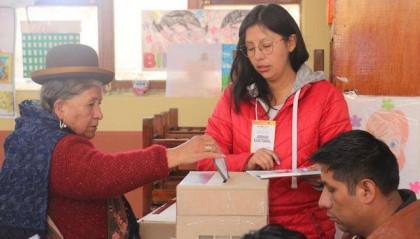 温和派“黑马”缘何当选玻利维亚新总统