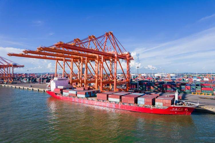 中国加速抛美债,美政府突然下狠手,不许中国人买地,还要没收资产?