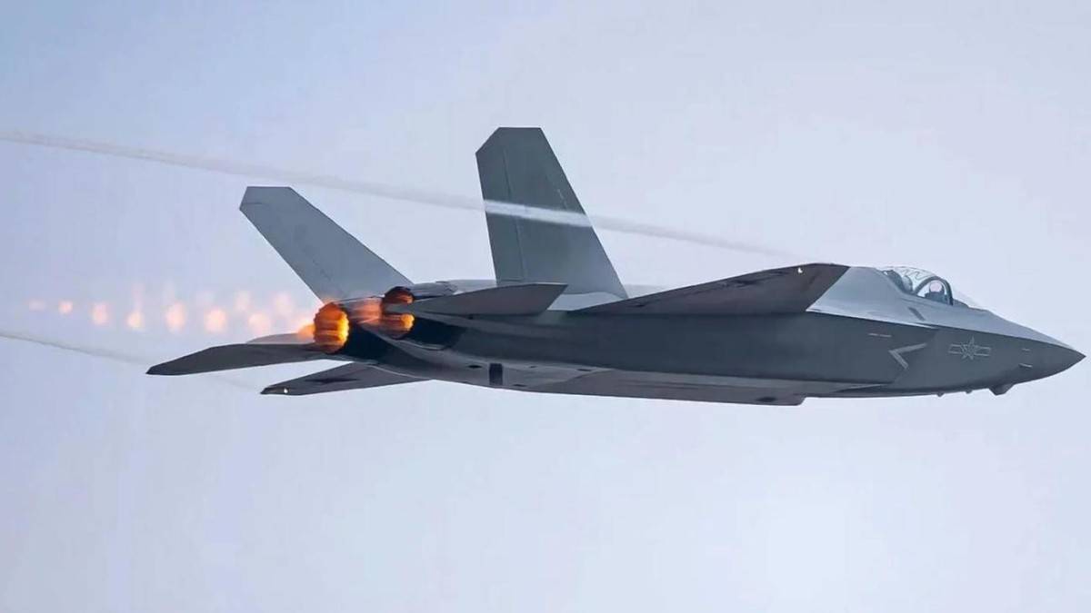 一支新的歼-20旅部署在海南岛,交付数量超美军2倍,彻底碾压F-35