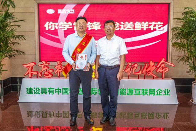 你学雷锋 我送鲜花 | 威海乳山:鲜花赠模范 礼赞劳动美