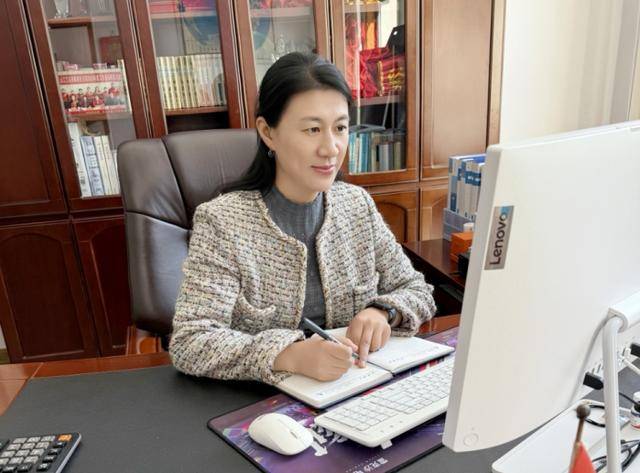 你学雷锋 我送鲜花 | 威海乳山:鲜花赠模范 礼赞劳动美