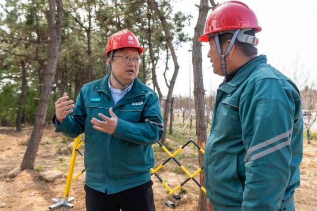 你学雷锋 我送鲜花 | 威海乳山:鲜花赠模范 礼赞劳动美