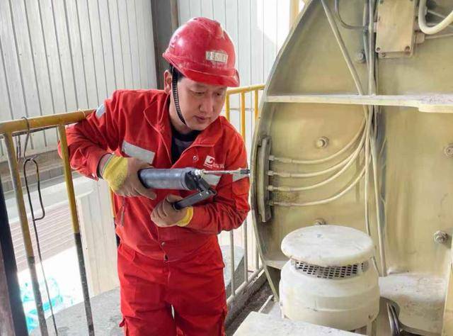 你学雷锋 我送鲜花 | 威海乳山:鲜花赠模范 礼赞劳动美