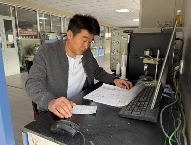 你学雷锋 我送鲜花 | 威海乳山:鲜花赠模范 礼赞劳动美