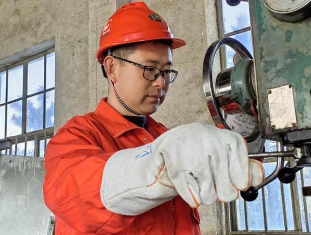 你学雷锋 我送鲜花 | 威海乳山:鲜花赠模范 礼赞劳动美