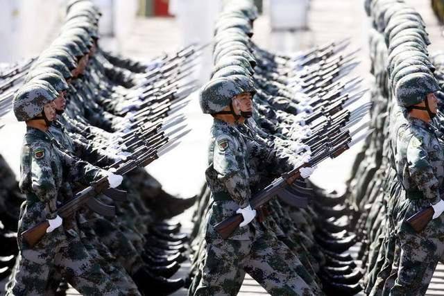 93阅兵释放密集信号,日本先破防,美高层要退场?中方底牌不再藏