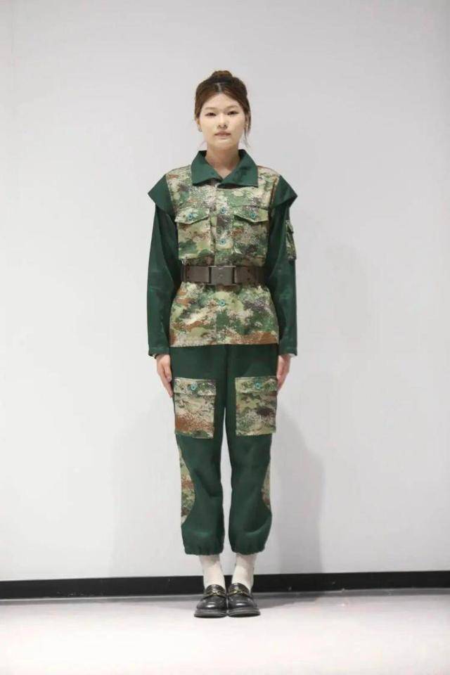 淄博这所高校一夜爆火!272万人选“最显眼”新生军训服,定版了!