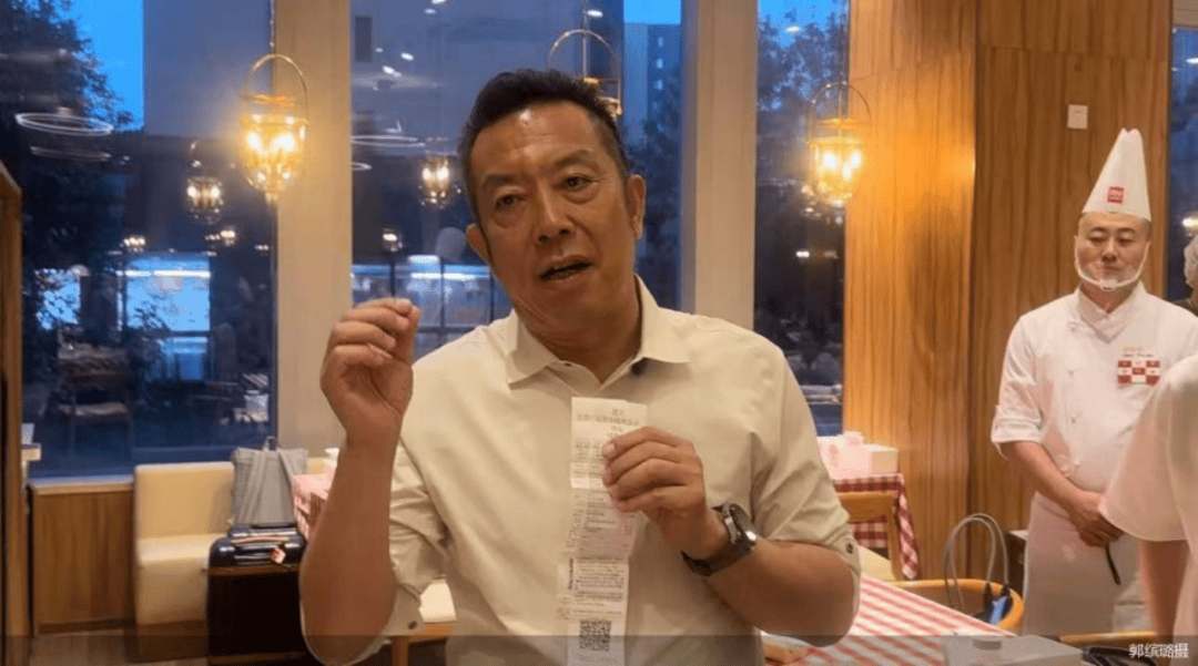 深挖 | 贾国龙:大二退学,37年打造餐饮帝国,如今深陷争议漩涡