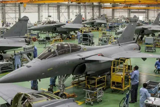 10艘核动力战舰,2200台新坦克!印度公开军备计划,真能实现?