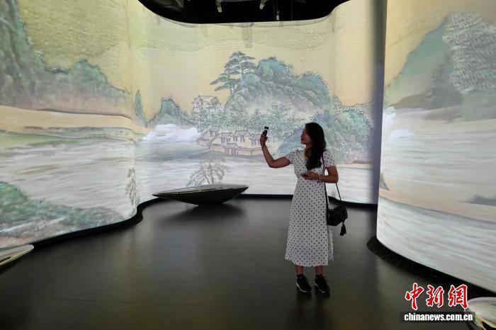 浙江杭州:中外媒体探访西湖 感受世界遗产之美