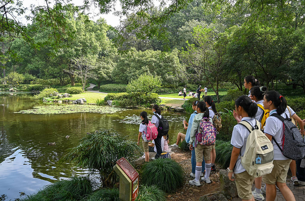 多地中小学生“喜提”5天秋假,用孩子拉动消费能如愿吗?